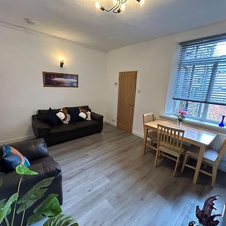 Spacious Homely 3 Bed Property Newcastle-under-Lyme Kültér fotó