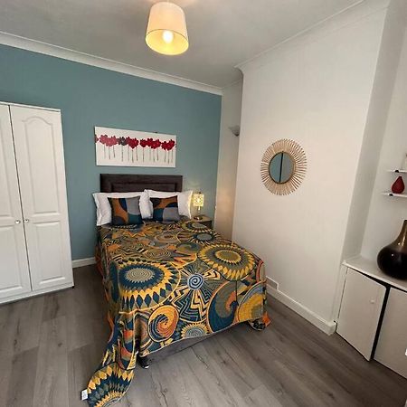 Spacious Homely 3 Bed Property Newcastle-under-Lyme Kültér fotó