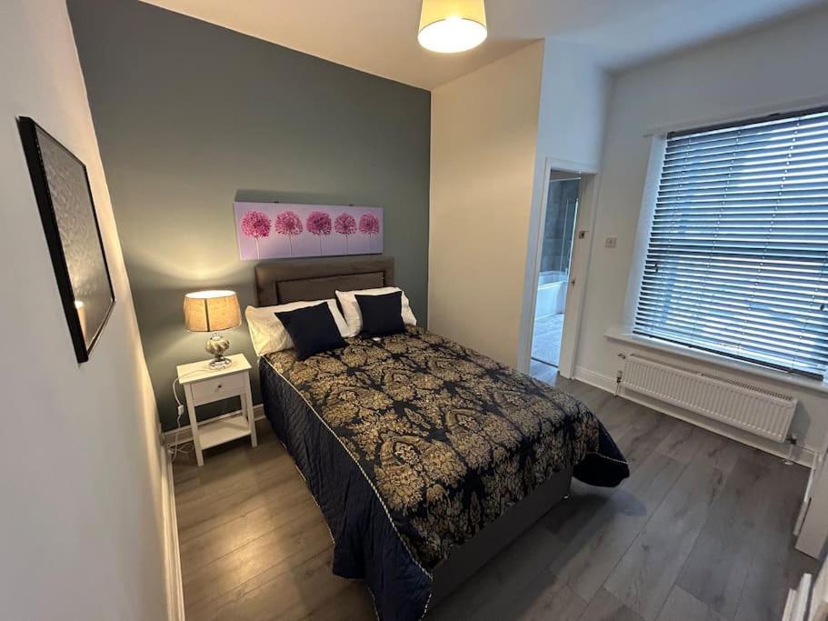 Spacious Homely 3 Bed Property Newcastle-under-Lyme Kültér fotó