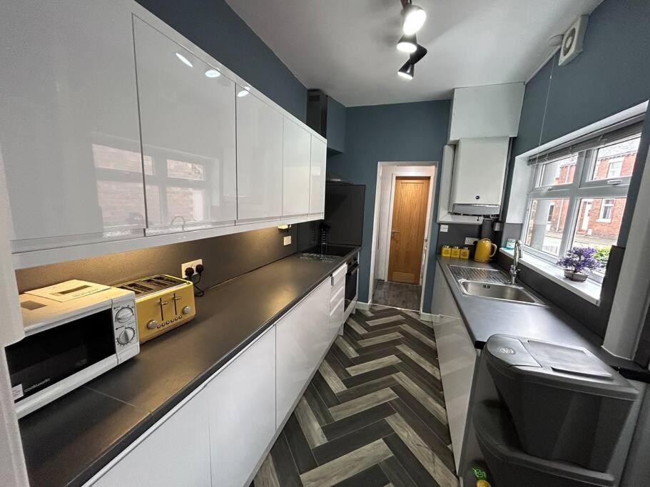 Spacious Homely 3 Bed Property Newcastle-under-Lyme Kültér fotó