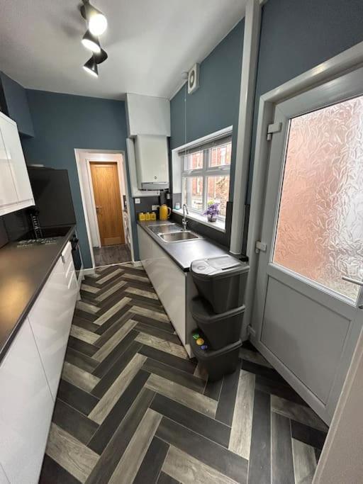 Spacious Homely 3 Bed Property Newcastle-under-Lyme Kültér fotó