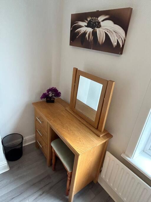 Spacious Homely 3 Bed Property Newcastle-under-Lyme Kültér fotó